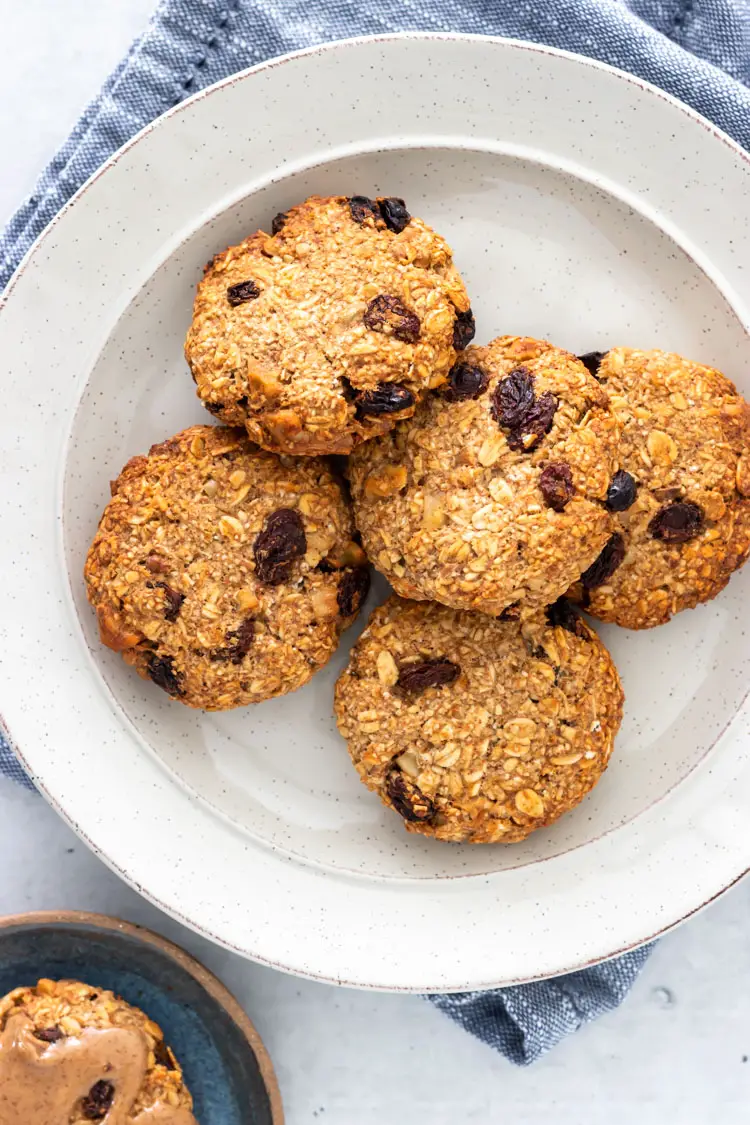 cookies de aveia e banana no prato