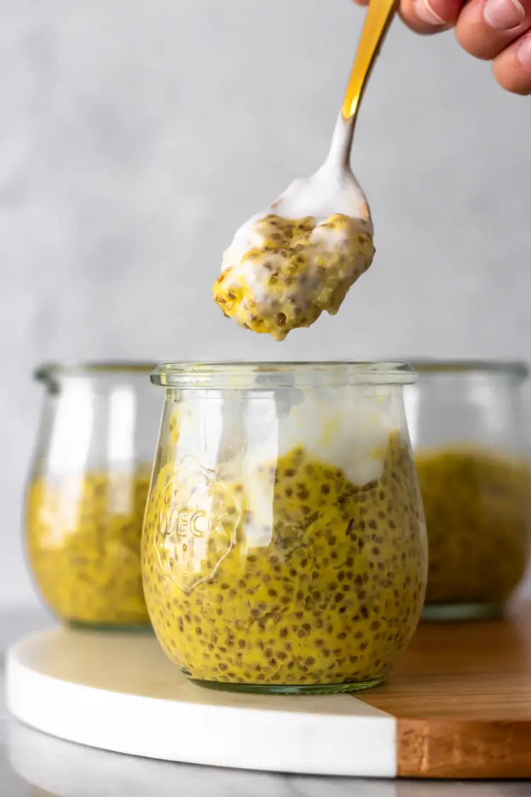 pudim de chia com manga e coco