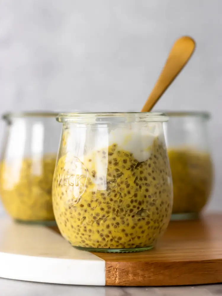 pudim de chia com manga e coco