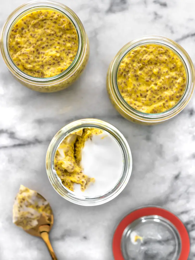 pudim de chia com manga e coco