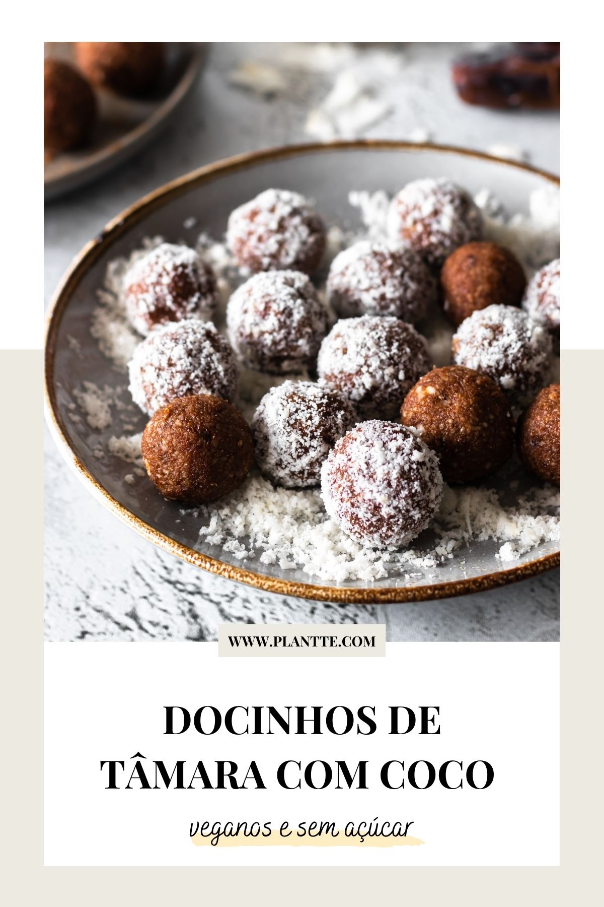 docinhos de tâmara cobertos com coco ralado