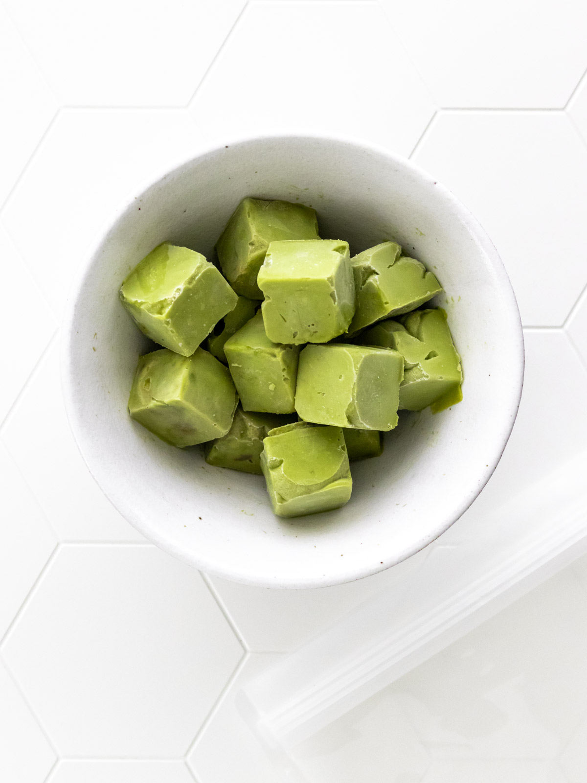 cubos de purê de abacate congelado