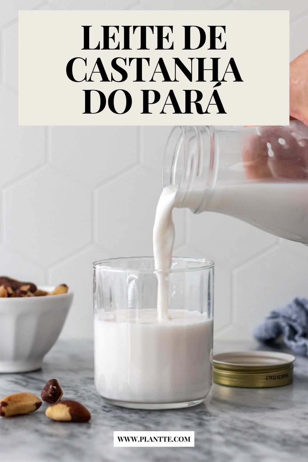 copo sendo servido com leite de castanha-do-pará
