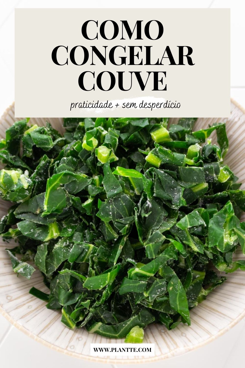couve picada congelada em uma tigela