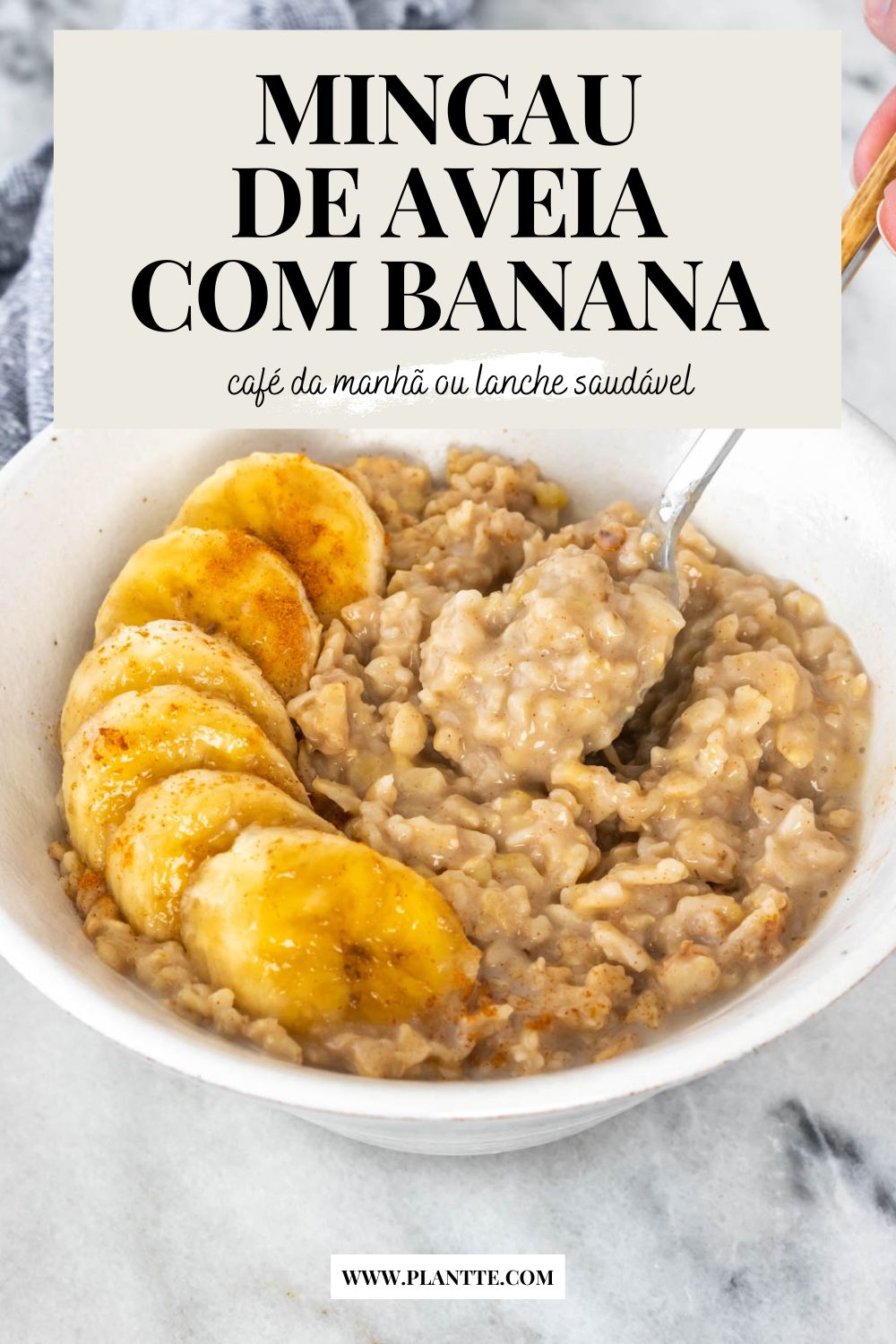 pote de mingau de aveia servido com rodelas de banana e canela