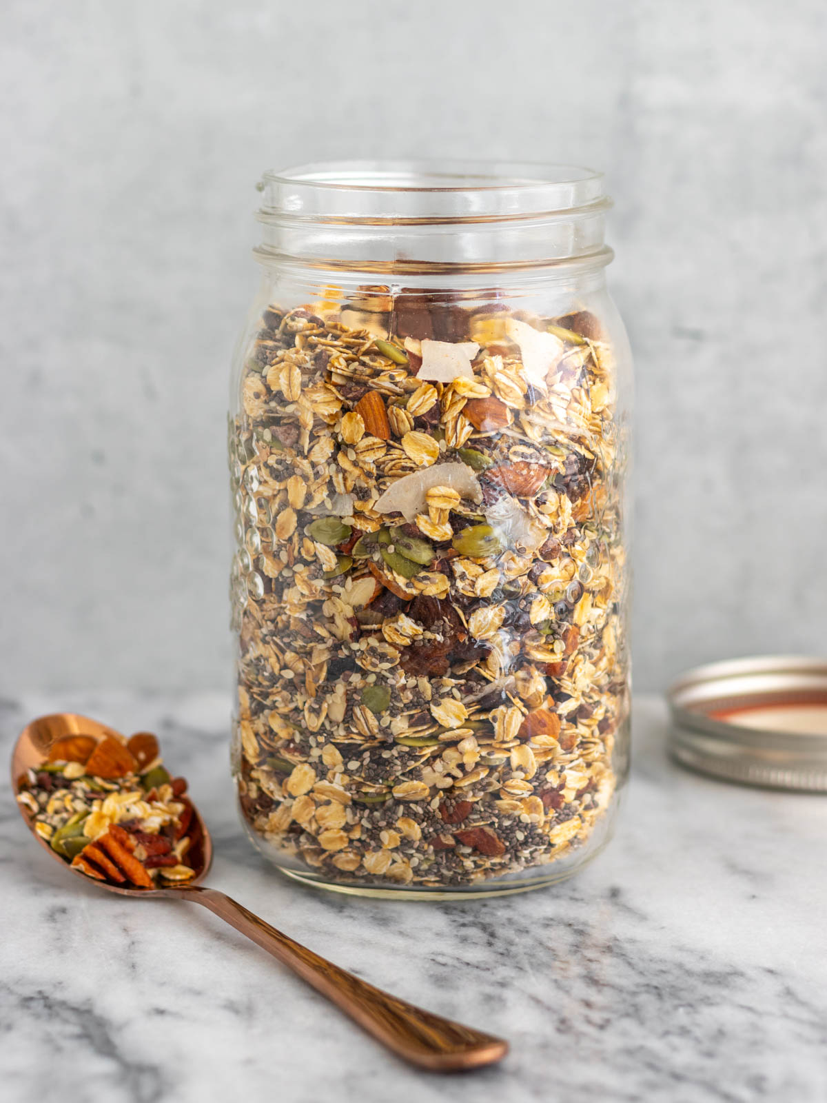 muesli caseiro armazenado em um pote hermético